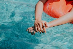 La détente dans la  piscine
